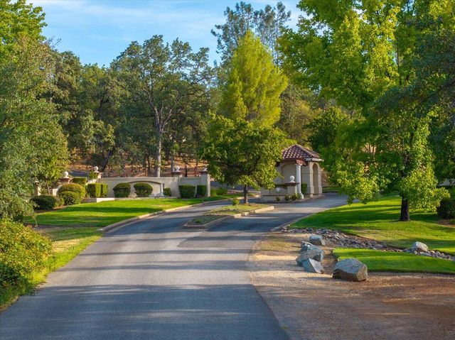 15888 El Camino Robles Road, Redding, CA 96001