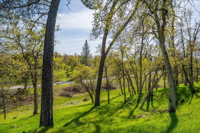 15888 El Camino Robles Road, Redding, CA 96001