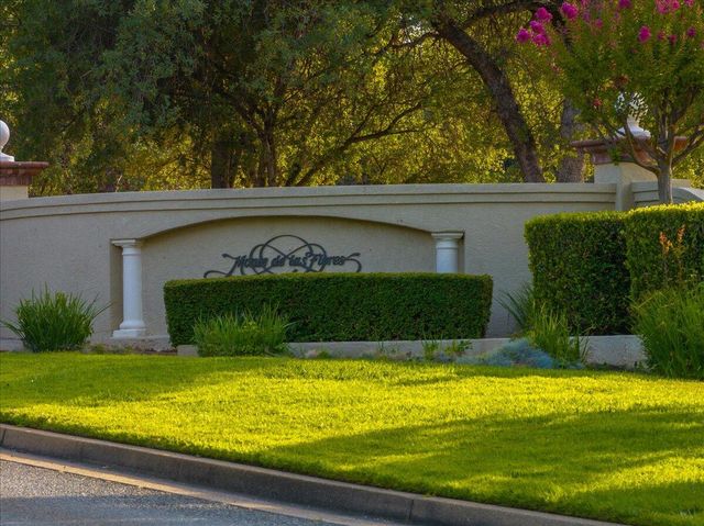 15888 El Camino Robles Road, Redding, CA 96001