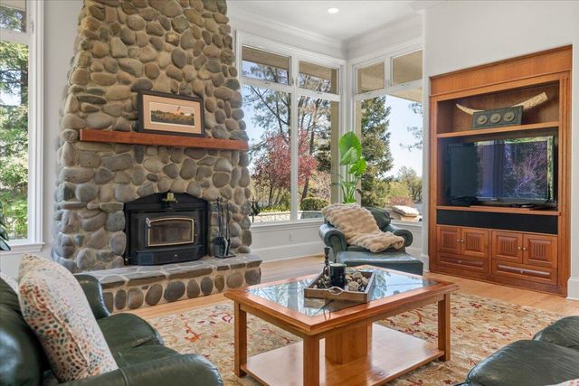 15888 El Camino Robles Road, Redding, CA 96001