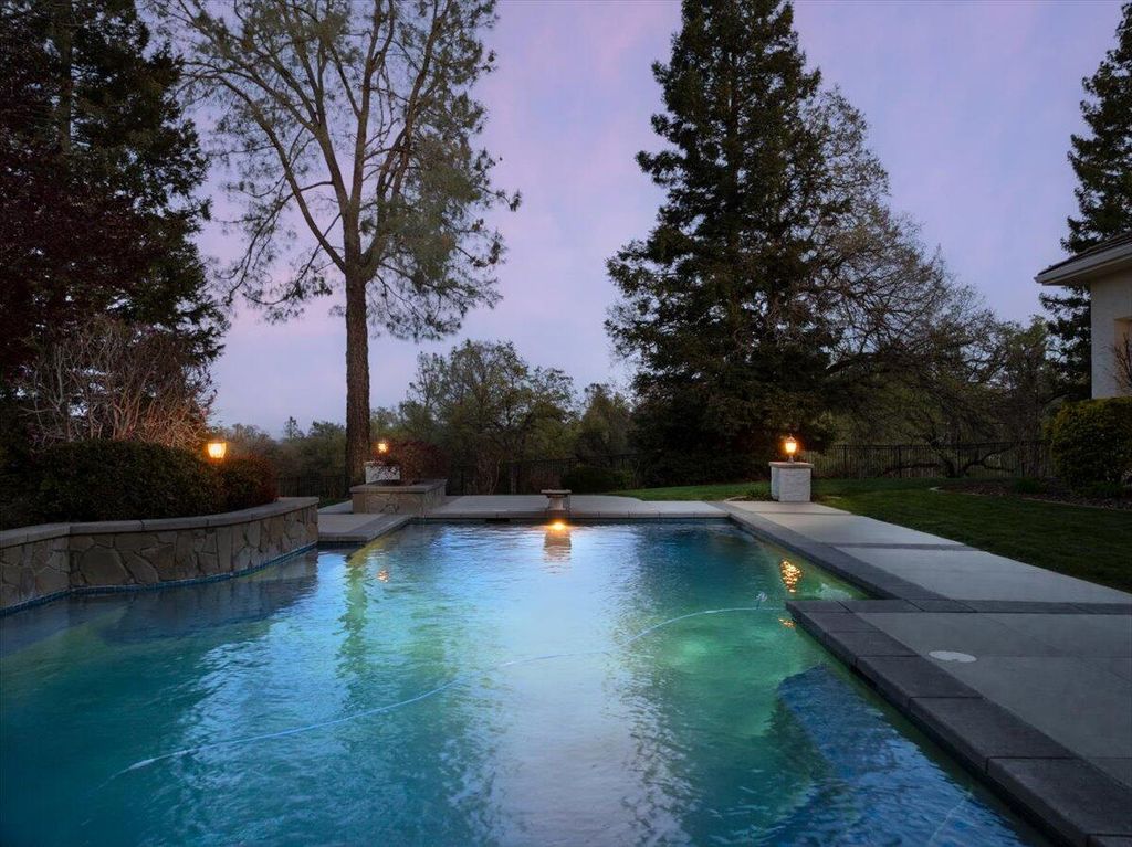 15888 El Camino Robles Road, Redding, CA 96001