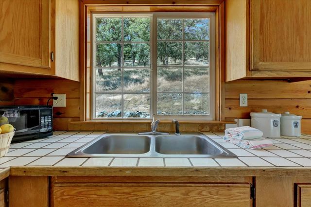 14956 Ballantree Ln, Grass Valley, CA 95949