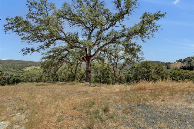 14956 Ballantree Ln, Grass Valley, CA 95949