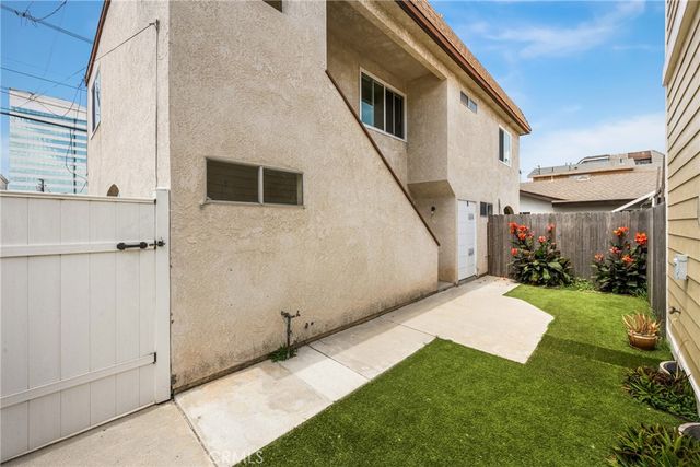 17041 B Lane, Huntington Beach, CA 92647
