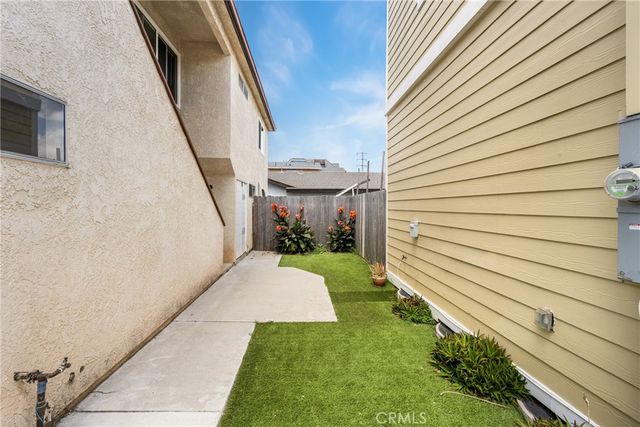 17041 B Lane, Huntington Beach, CA 92647