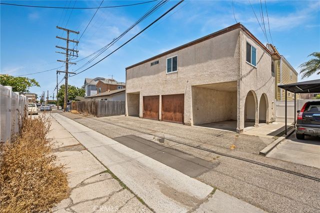 17041 B Lane, Huntington Beach, CA 92647