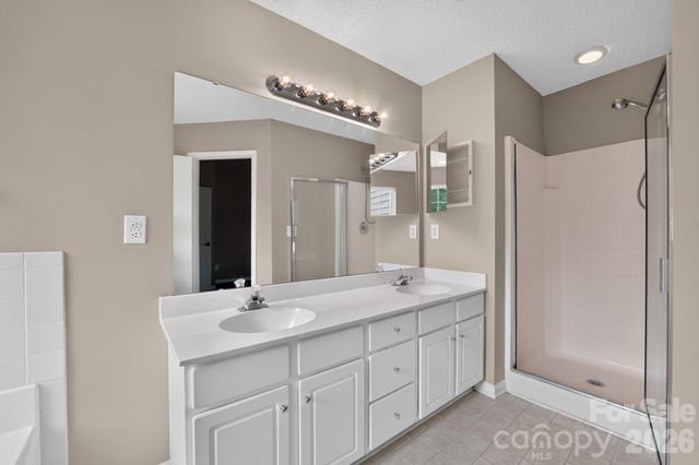 8220 Upsall Court, Charlotte, NC 28215