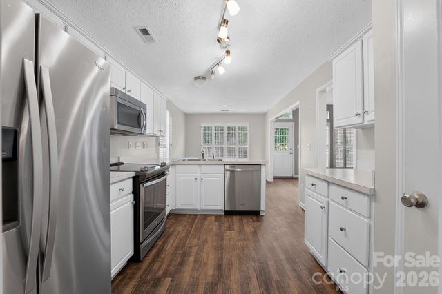 8220 Upsall Court, Charlotte, NC 28215