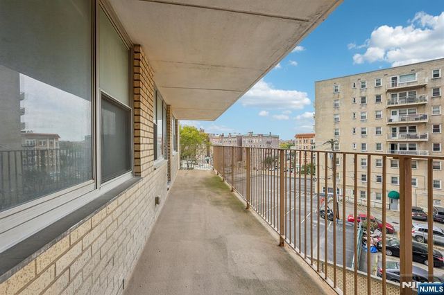 6040 Boulevard East 03, West New York, NJ 07093