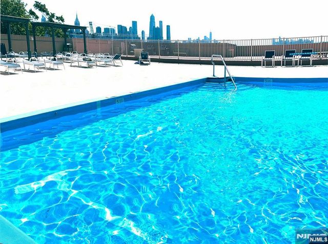 6040 Boulevard East 03, West New York, NJ 07093