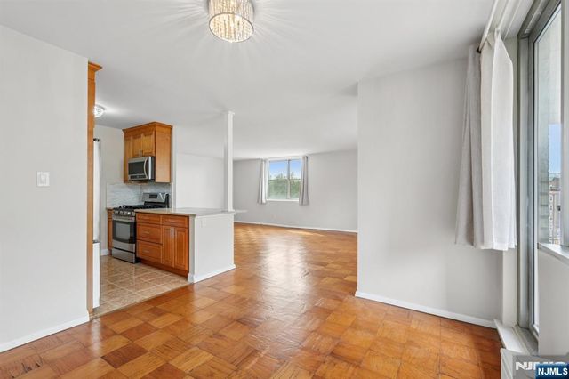 6040 Boulevard East 03, West New York, NJ 07093