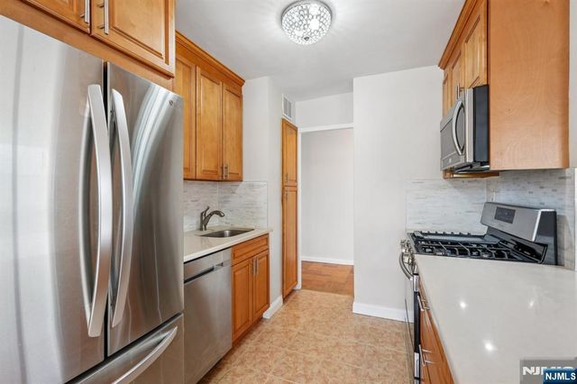 6040 Boulevard East 03, West New York, NJ 07093