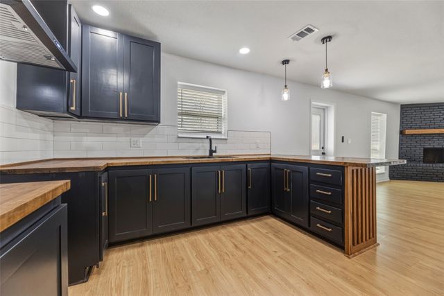 203 Red Bird Court, Cleburne, TX 76058