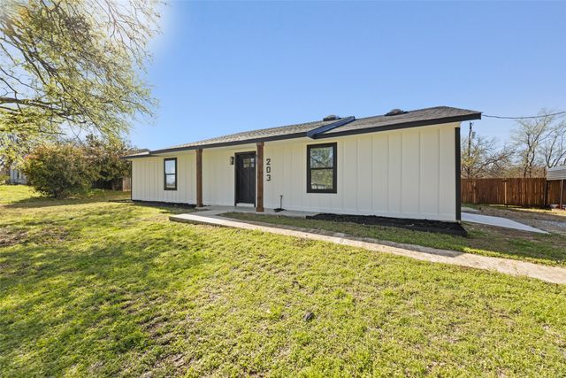 203 Red Bird Court, Cleburne, TX 76058