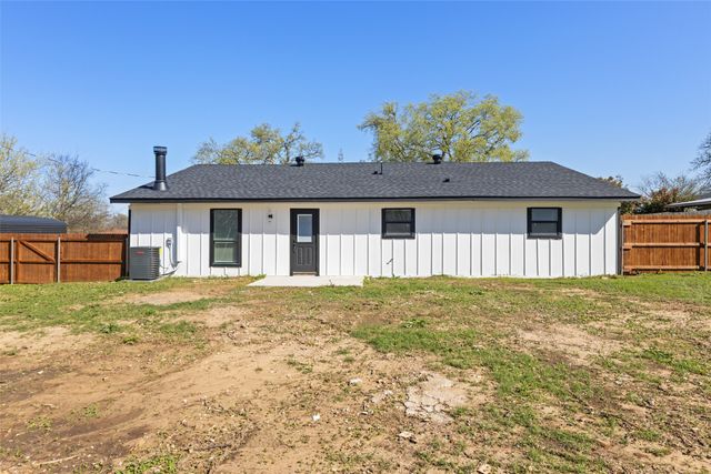 203 Red Bird Court, Cleburne, TX 76058