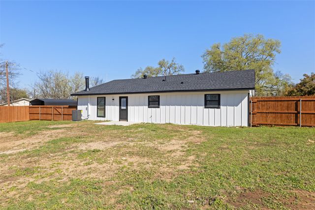 203 Red Bird Court, Cleburne, TX 76058