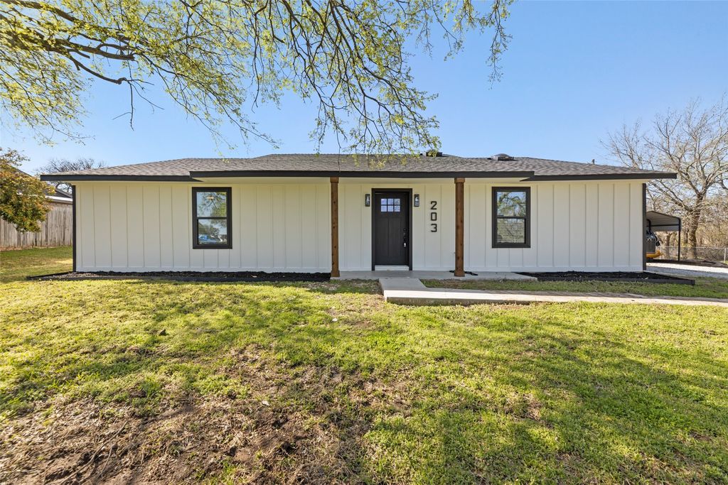 203 Red Bird Court, Cleburne, TX 76058