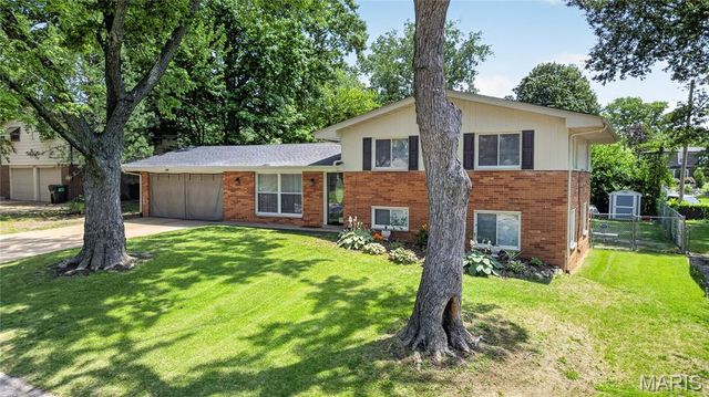 824 English Lane, Belleville, IL 62223