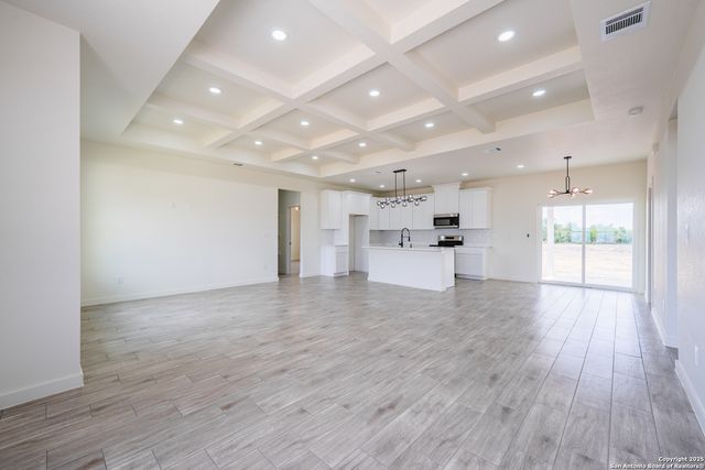 122 Ranchero Way, Natalia, TX 78059