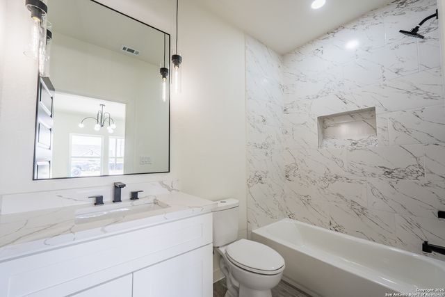 122 Ranchero Way, Natalia, TX 78059