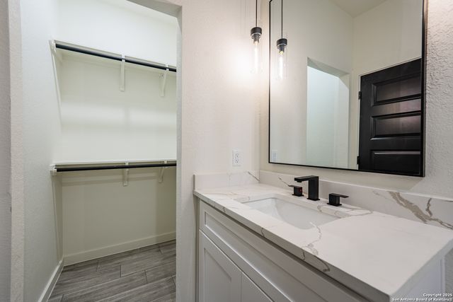 122 Ranchero Way, Natalia, TX 78059