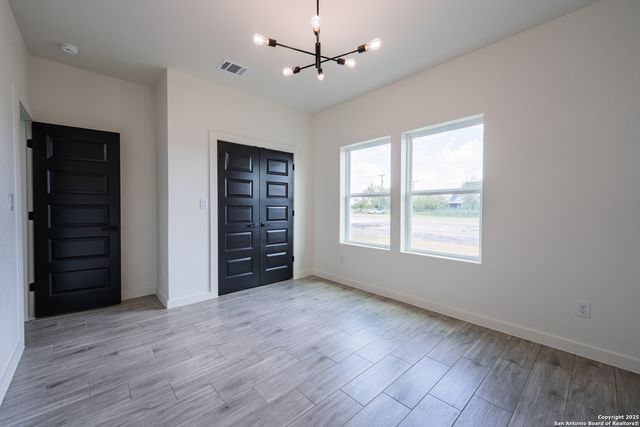 122 Ranchero Way, Natalia, TX 78059