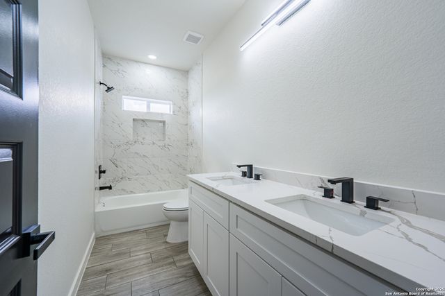 122 Ranchero Way, Natalia, TX 78059