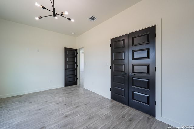 122 Ranchero Way, Natalia, TX 78059