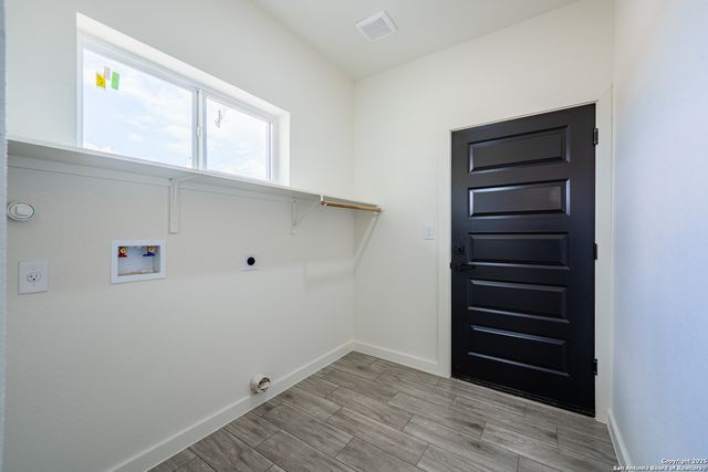 122 Ranchero Way, Natalia, TX 78059