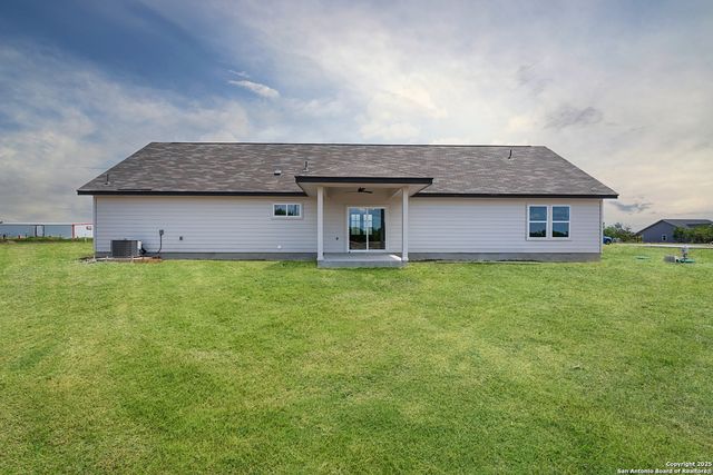 122 Ranchero Way, Natalia, TX 78059