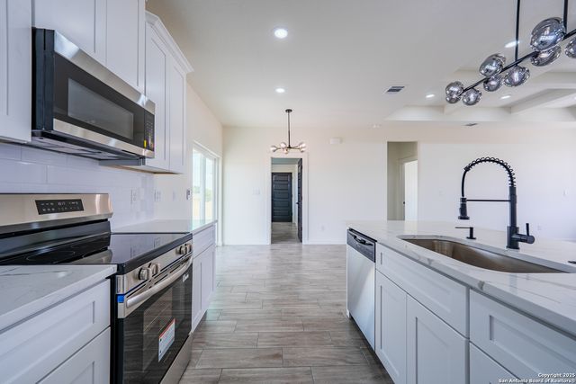 122 Ranchero Way, Natalia, TX 78059