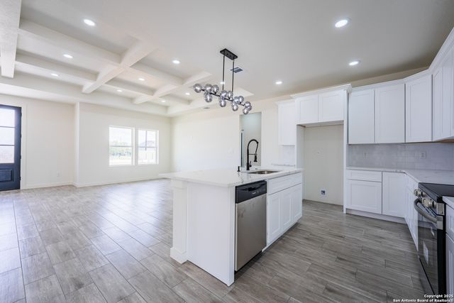 122 Ranchero Way, Natalia, TX 78059