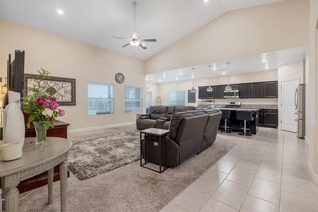 1833 Softwind Drive, Tulare, CA 93274