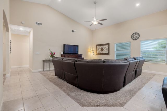 1833 Softwind Drive, Tulare, CA 93274