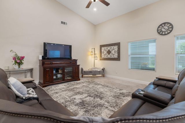 1833 Softwind Drive, Tulare, CA 93274