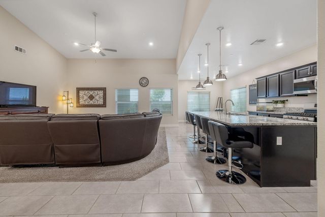 1833 Softwind Drive, Tulare, CA 93274