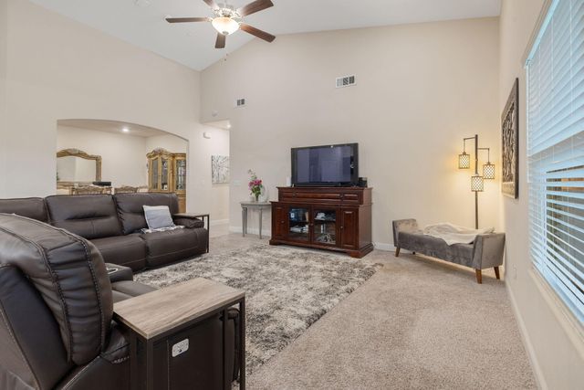 1833 Softwind Drive, Tulare, CA 93274