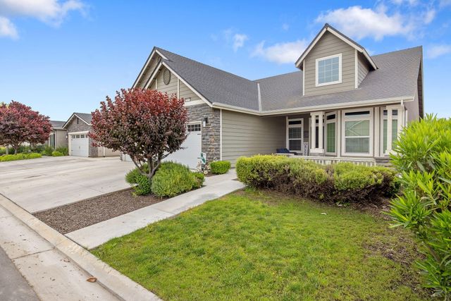 1833 Softwind Drive, Tulare, CA 93274