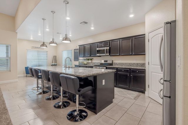 1833 Softwind Drive, Tulare, CA 93274