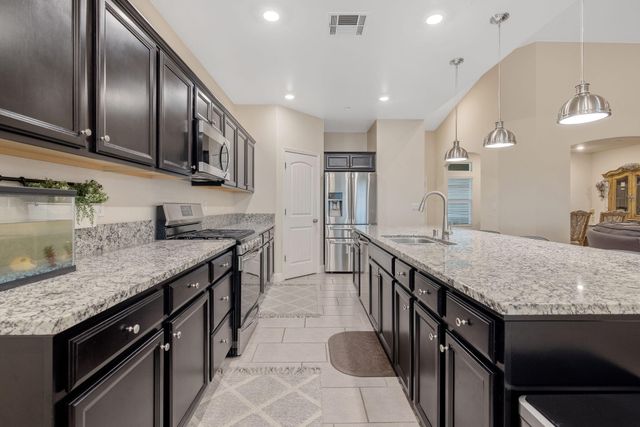 1833 Softwind Drive, Tulare, CA 93274