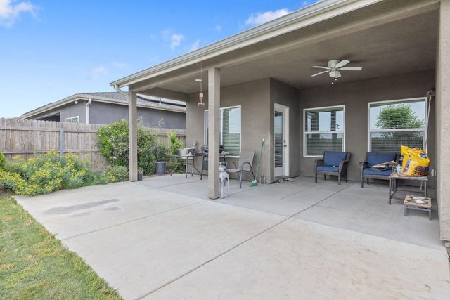 1833 Softwind Drive, Tulare, CA 93274