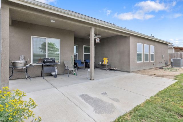 1833 Softwind Drive, Tulare, CA 93274