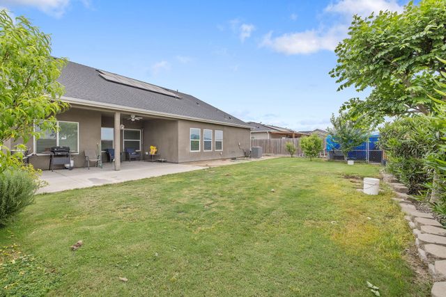 1833 Softwind Drive, Tulare, CA 93274