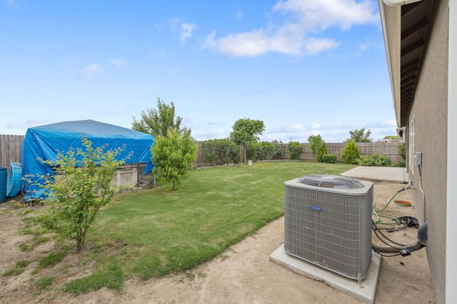 1833 Softwind Drive, Tulare, CA 93274