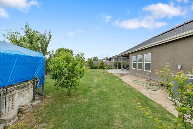 1833 Softwind Drive, Tulare, CA 93274