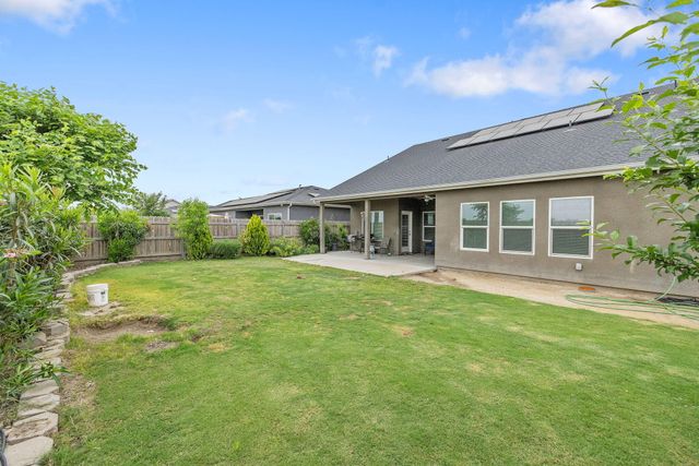 1833 Softwind Drive, Tulare, CA 93274