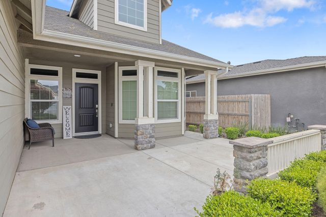1833 Softwind Drive, Tulare, CA 93274