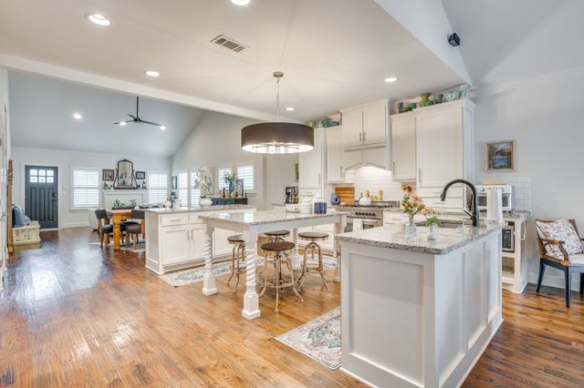 4104 Pershing Avenue, Fort Worth, TX 76107