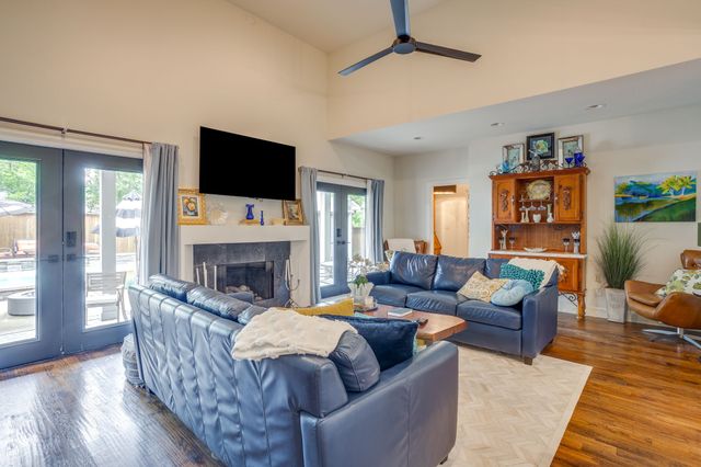 4104 Pershing Avenue, Fort Worth, TX 76107