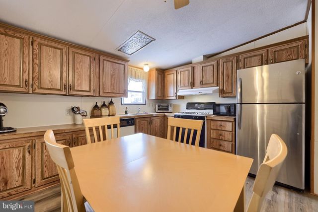 203 THRUSH CT N, Lancaster, PA 17603